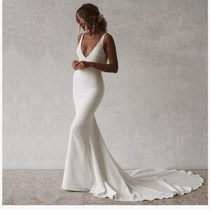 Brand new with tags!pure white Sheath/Column Open Back Court Train Wedding Dress